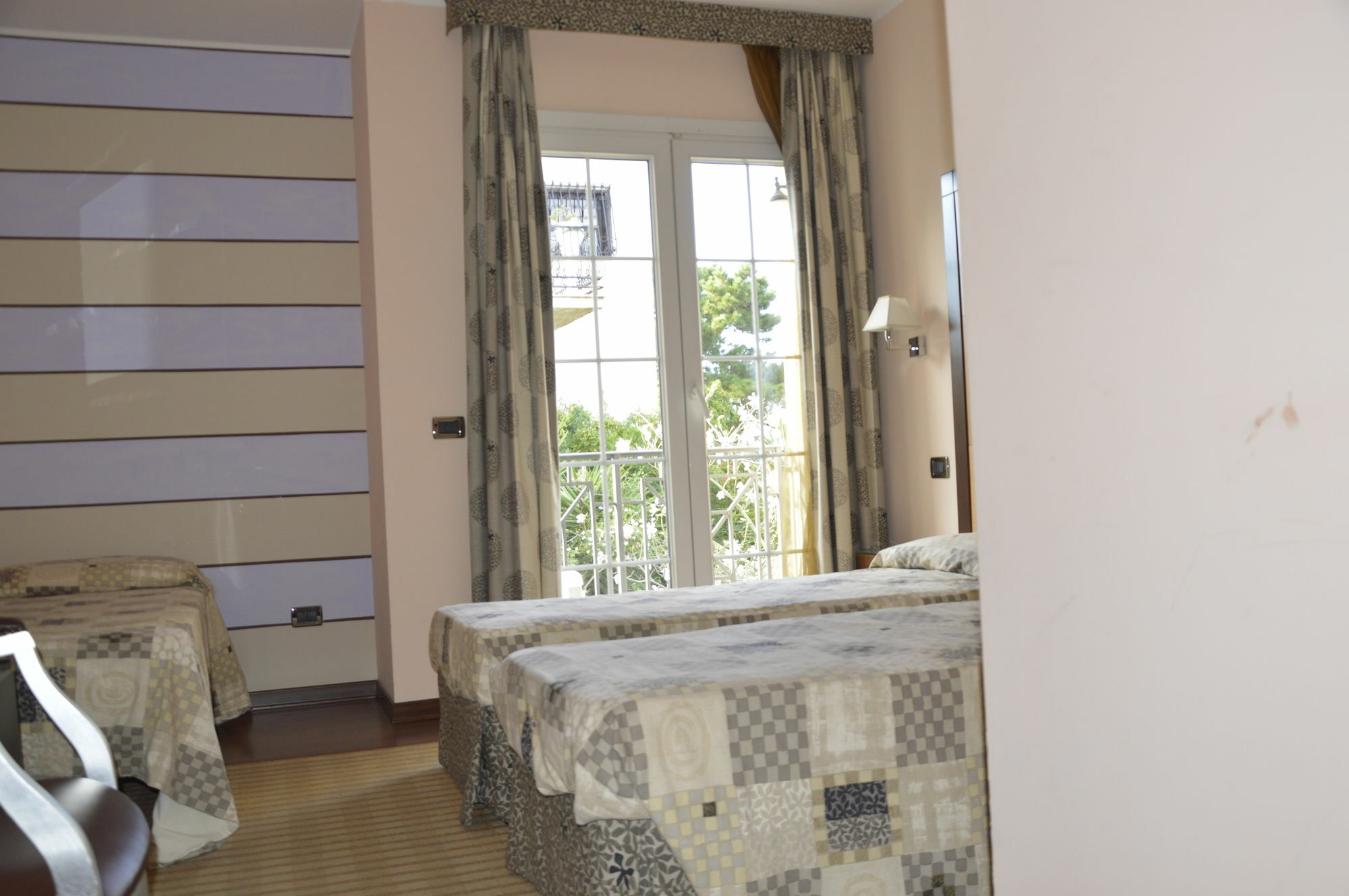 Regent Beach Hotel & Apartments Реджо-ди-Калабрия Экстерьер фото